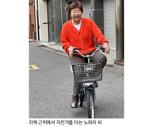 자택 근처에서 자전거를 타는 노하라 씨